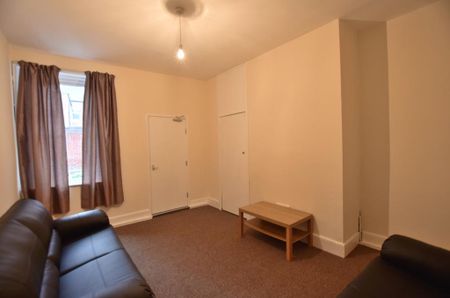 2 bedroom flat to rent - Photo 3