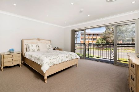 SPACIOUS DOUBLE STOREY 5 BEDROOM FAMILY HOME - Photo 2