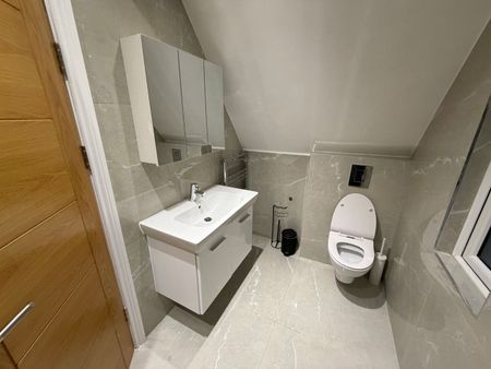 1 Bed Flat, London, W5 - Photo 4