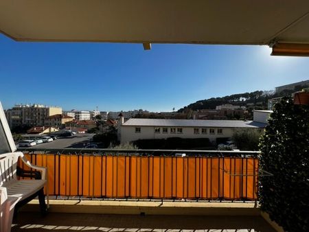 Location Appartement 2 pièces 49m² ST LAURENT DU VAR 06700 - Photo 3