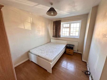 Lime Grove, Hayes, UB3 - Photo 3