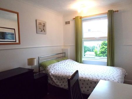 4 bedroom semi-detached house to rent - Photo 5