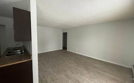 6 - 1017 Northumberland Avenue - Photo 2