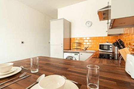 High Street - Photo 3