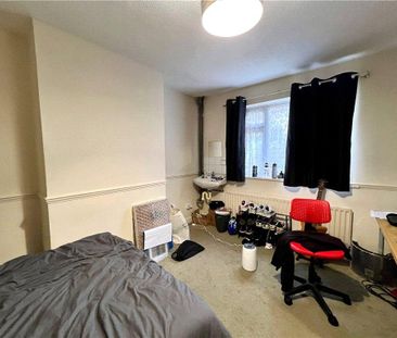 4 bedroom semi-detached house to rent - Photo 3