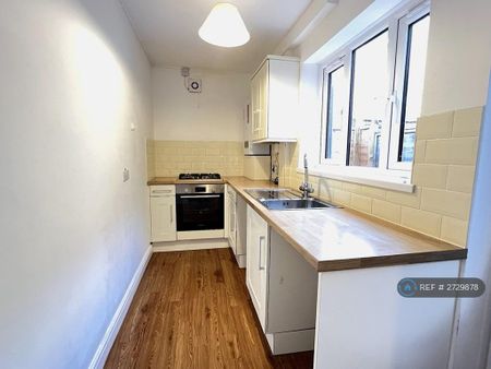 2 bedroom terraced house to rent - Photo 2
