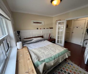 10 Mount Royal Avenue apartment — Toronto, ON (1-Bedroom) - 1 Bedroom - Photo 6