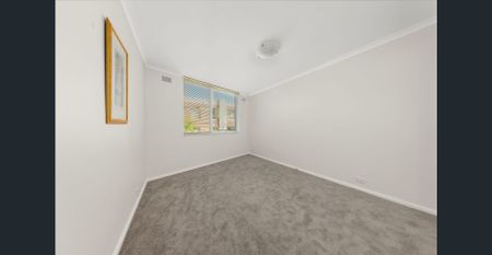 Recently renovated, spectacular outlook - Photo 5