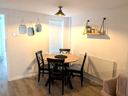 17 Long Row, Llanelli, SA15 3AX - Photo 2