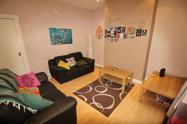 5 Bed - 19 Welton Place, Hyde Park, Leeds - LS6 1EW - Student - Photo 1