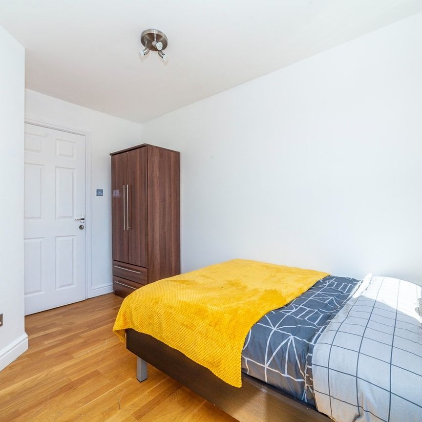 Room in a Shared House, Dawes Road, SW6 - Photo 1