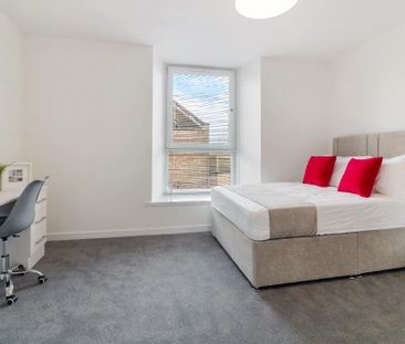 3 bedroom flat to rent - Photo 5
