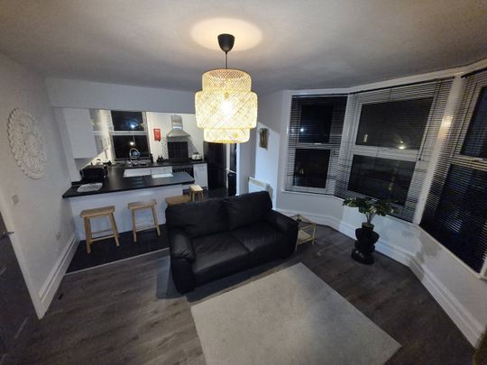 2 Bed Flat, Blenheim Park Road, CR2 - Photo 1