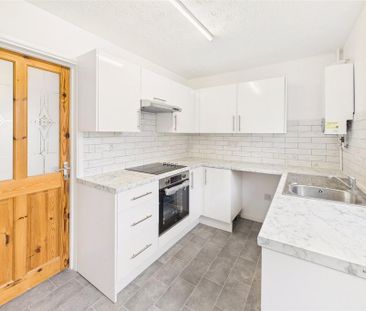 2 bedroom semi-detached house to rent - Photo 5