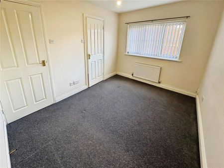 3 bedroom detached house to rent - Photo 2