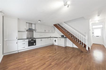 4 bedroom maisonette to rent - Photo 4