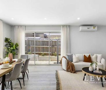 Modern 3-Bedroom Townhouse for Rent in Prime Bayswater Location - Photo 3