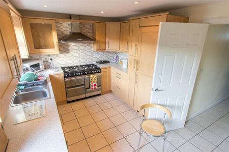 4 Bed - Flavius Close, Caerleon, Newport, Np18 - Photo 5