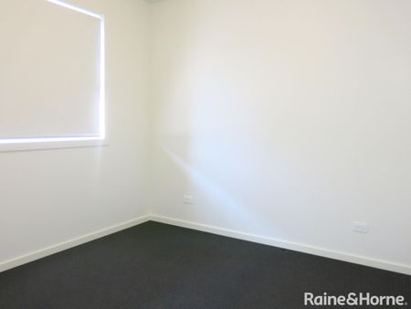 7/13 Greville Street, Caroline Springs, VIC 3023 - Photo 4