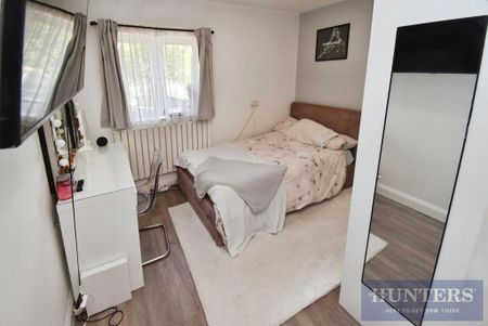 4 bedroom semi-detached house to rent - Photo 5