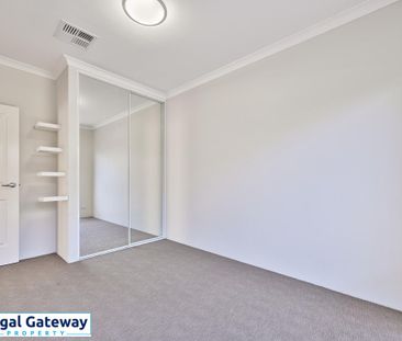 31 Aubin Grove Link, AUBIN GROVE WA 6164 - Photo 6