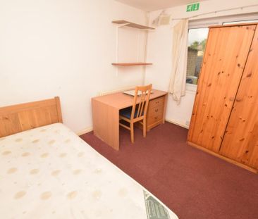 6 bedroom end of terrace house to rent - Photo 3