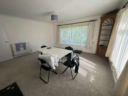 First Turn, Wolvercote, Oxford, OX2 - Photo 1