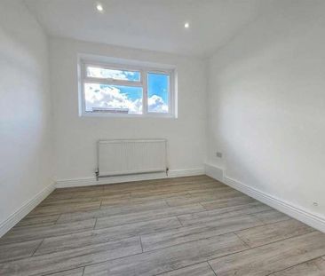 Windsor Court, N14 - Photo 2