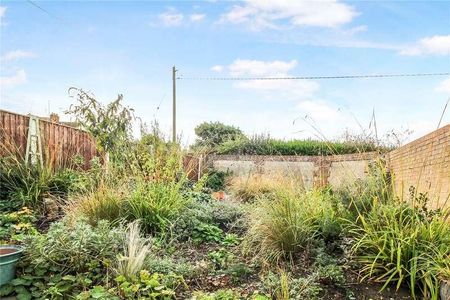 North Parade Gardens, Southwold, Suffolk, IP18 - Photo 3