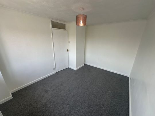 Navarre Gardens, Romford, RM5 2HH - Photo 1