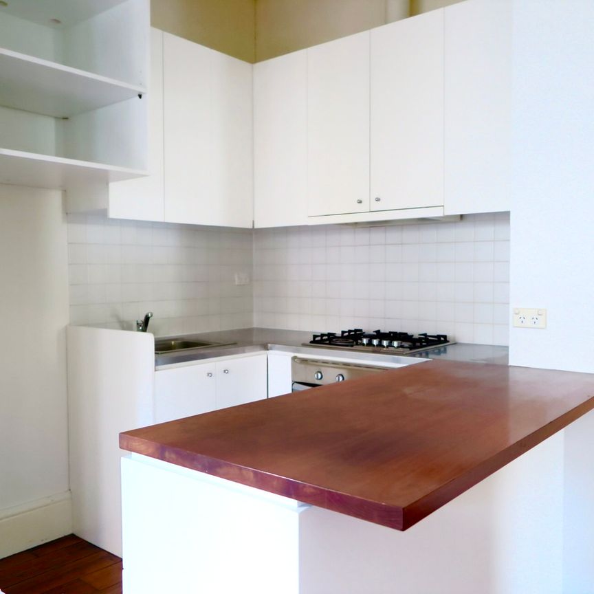 33 Quayle Street Sandy Bay TAS 7005 Australia - Photo 1