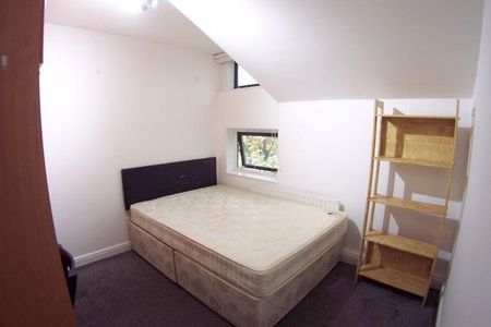 3 bedroom flat to rent - Photo 4