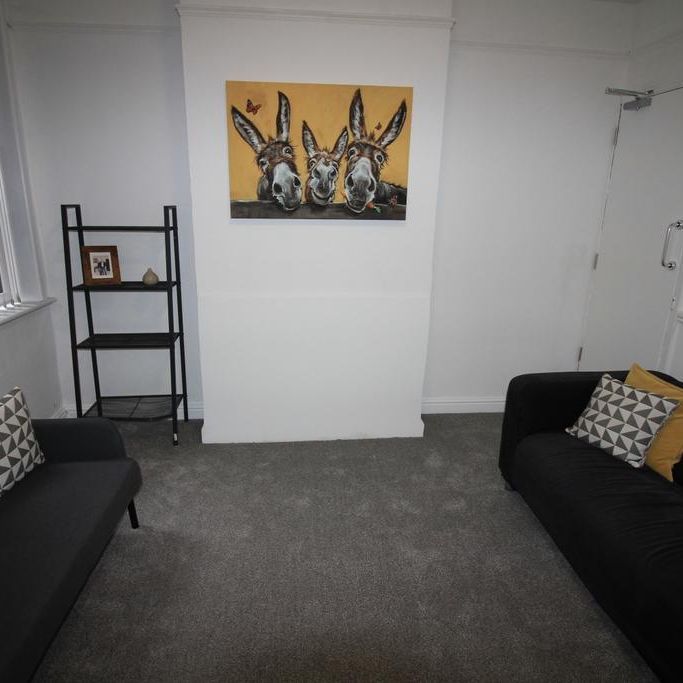 4 bedroom terraced house to rent - Photo 1