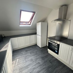 Room 2D, Nottingham, NG17 - Photo 3
