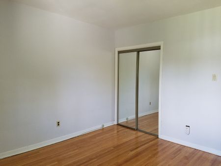 For Lease - 1316 Redbank Crescent, Oakville, Ontario - Photo 5