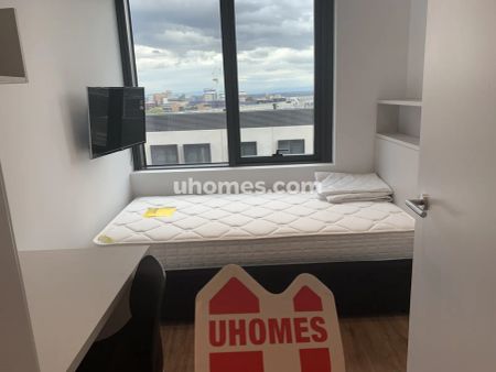 6 Bed Townhouse - Photo 3