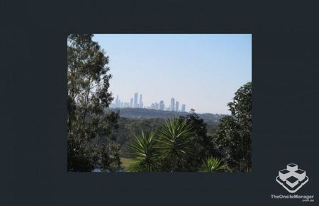 Spacious Family Home - Photo 4