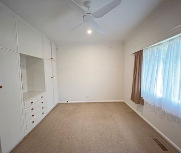 SPACIOUS THREE BEDROOM HOME - Photo 1