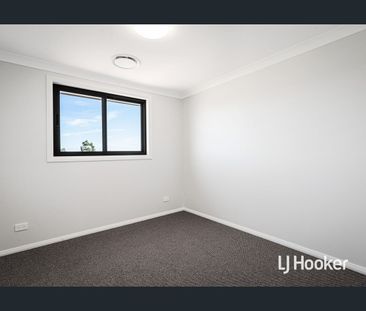 5 Bedroom Home - Great Location! - Photo 1