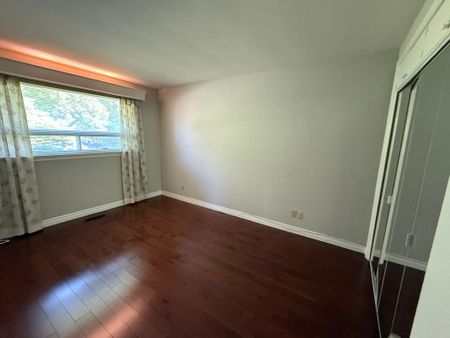 For Lease - 9 Waterfield Drive Unit# Main, Toronto, Ontario - Photo 4