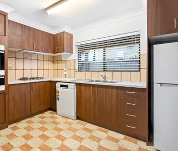 31 Shaw Avenue, Earlwood NSW 2206 - House For Rent | Domain - Photo 4