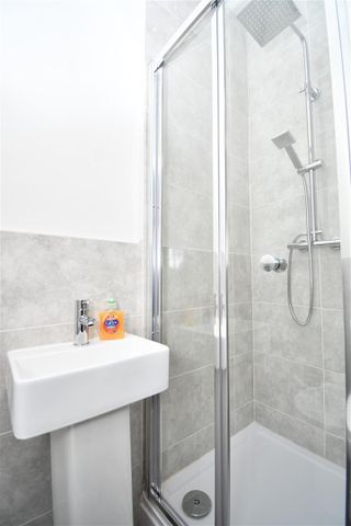1 bed house share to rent in Coal Clough Lane, Burnley, BB11 - Photo 5
