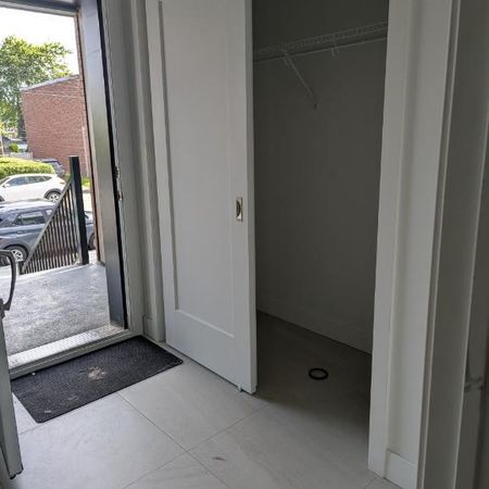LUXUEUX 4 1/2 À LOUER À MONTRÉAL - Photo 4