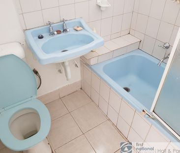 Three Bedroom Townhouse! - Photo 3