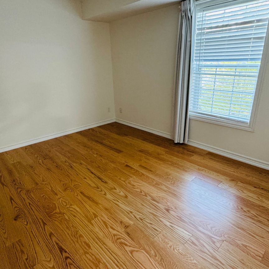 For Lease - 1460 Bishops Gate Unit# 210, Oakville, Ontario - Photo 1