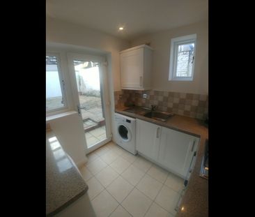 1 Bed Flat, Wandsworth Road, SW8 - Photo 2