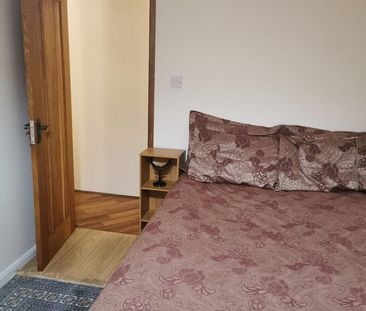 Room in a Shared House, Ashton, NW9 - Photo 2