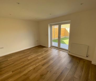 2 bedroom semi-detached house to rent - Photo 2