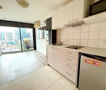 UNFURNISHED: Two Bedrooms in Fantastic Location - Photo 2