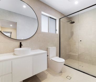 Massive Brand New 5 Bed Luxury Home - Photo 1